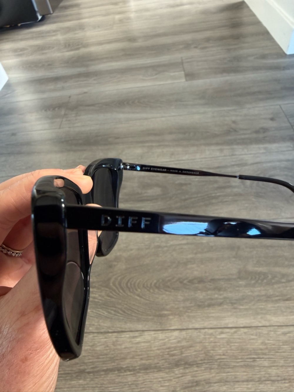 Diff Eyewear Becky II Women’s Oversized Black Square Sunglasses - Picture 5 of 15